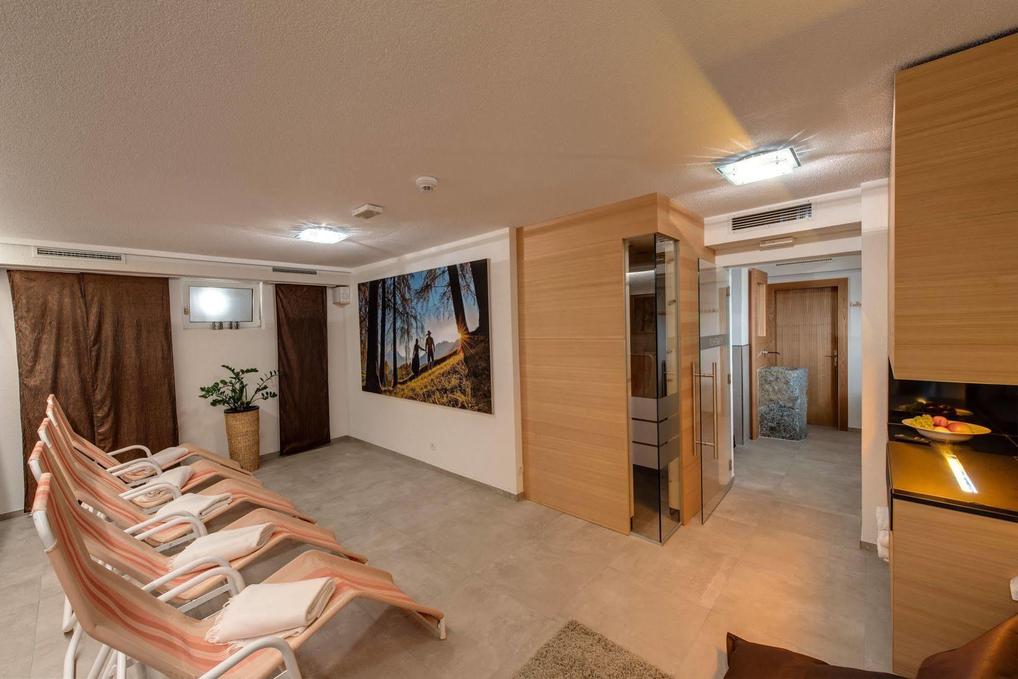 Hotel Garni Romantika Sankt Leonhard im Pitztal Extérieur photo