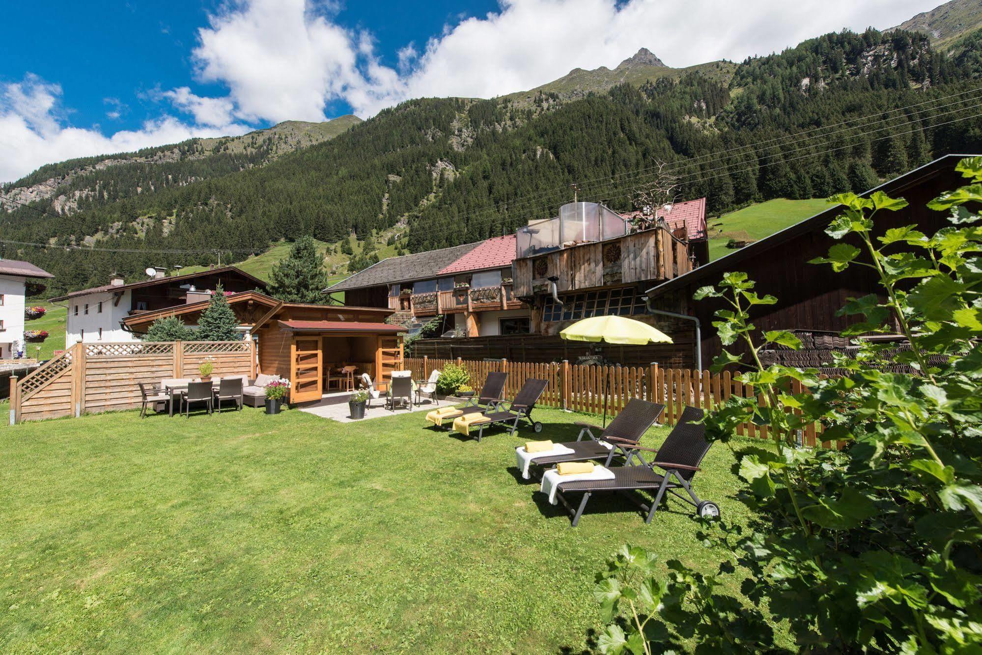 Hotel Garni Romantika Sankt Leonhard im Pitztal Extérieur photo