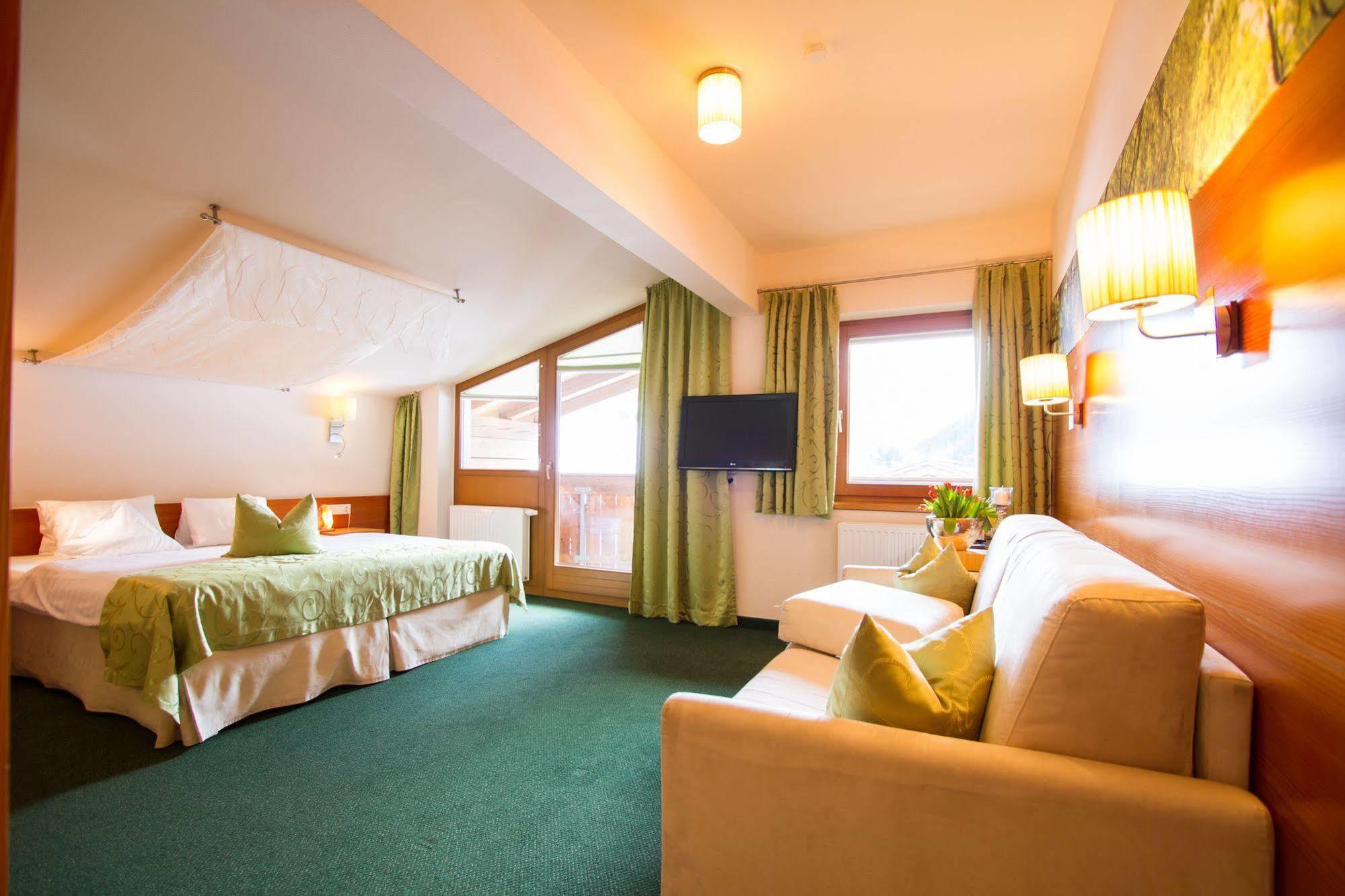 Hotel Garni Romantika Sankt Leonhard im Pitztal Extérieur photo