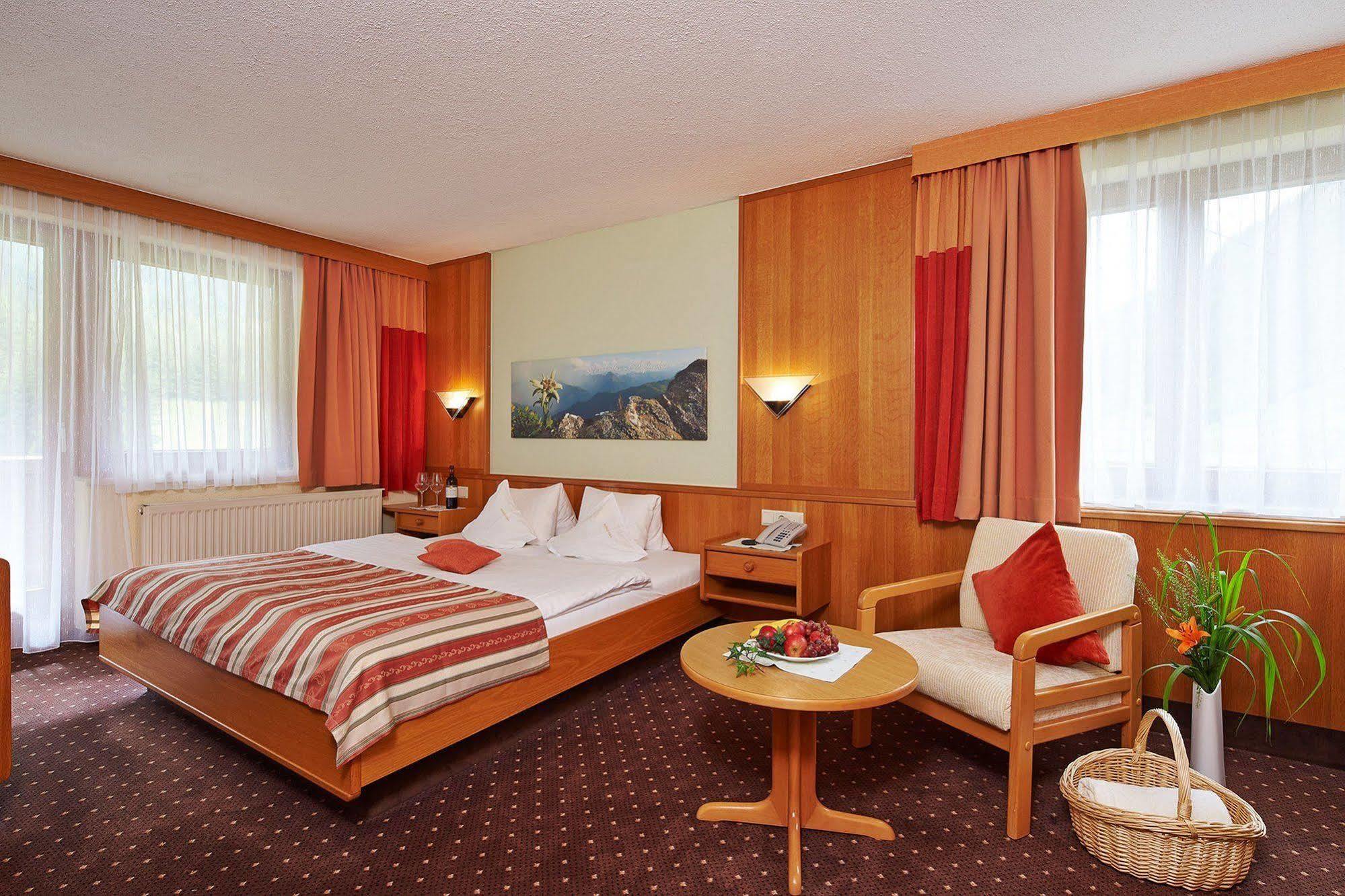 Hotel Garni Romantika Sankt Leonhard im Pitztal Extérieur photo