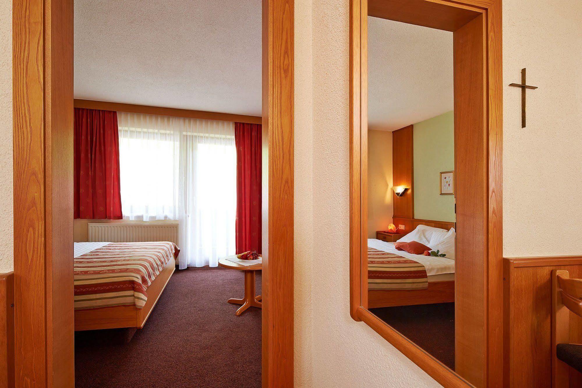 Hotel Garni Romantika Sankt Leonhard im Pitztal Extérieur photo